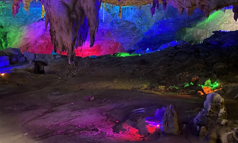 广西巴马长寿村百魔洞