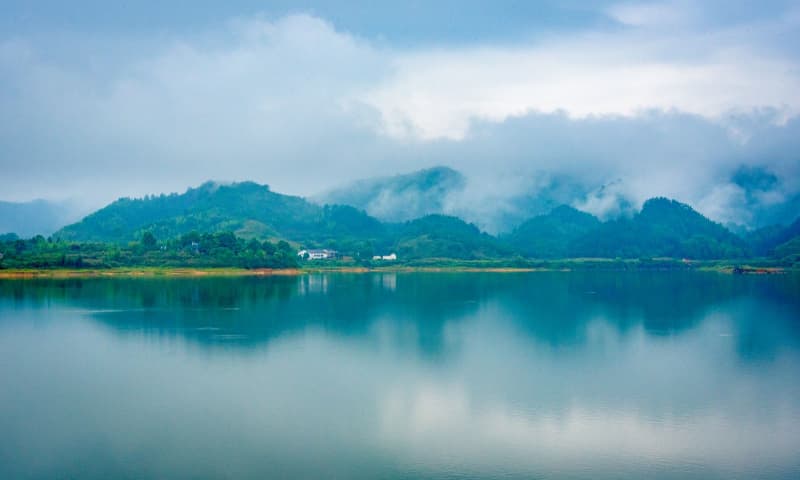 广西巴马长寿村赐福湖