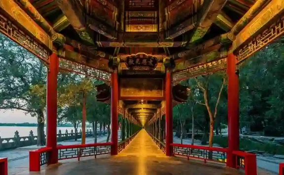 历经百年沧桑的颐和园 显露出皇家气质的韵味