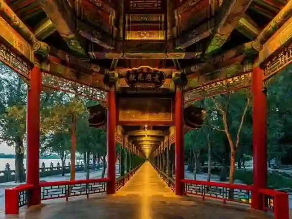 历经百年沧桑的颐和园 显露出皇家气质的韵味